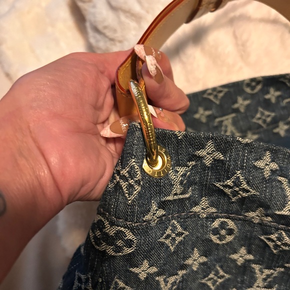 Louis Vuitton Blue Denim Daily GM - Picture 9 of 17